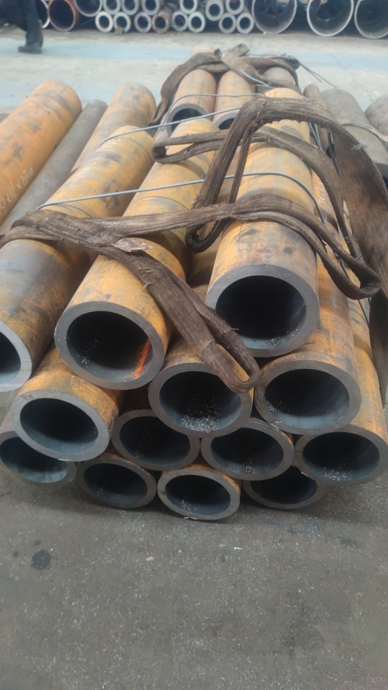 白云白云白云15CrMoG无缝钢管切割